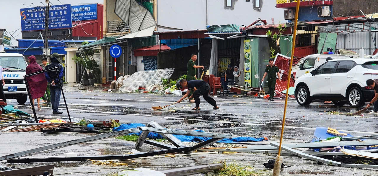 Khung cảnh đổ nát sau trận lốc xoáy càn quét 3 tỉnh thành miền Bắc - 4