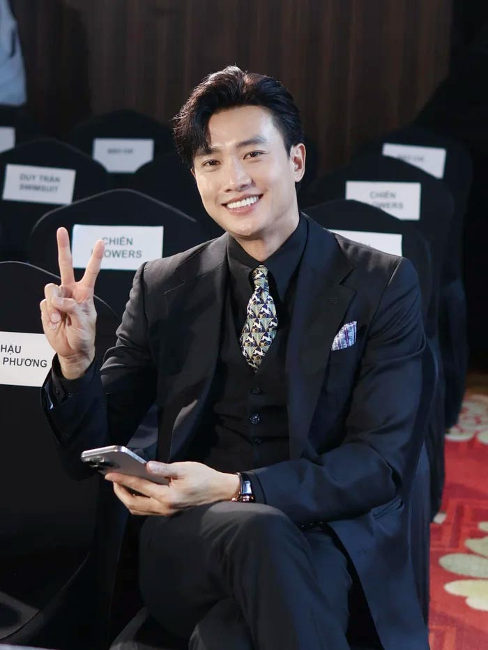 Quốc Trường gây dậy sóng khi thân mật với một nam nghệ sĩ đình đám - Ảnh 1.