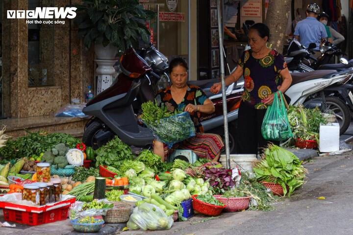Giá rau xanh tại các chợ vẫn ổn định giá. (Ảnh: Minh Đức).