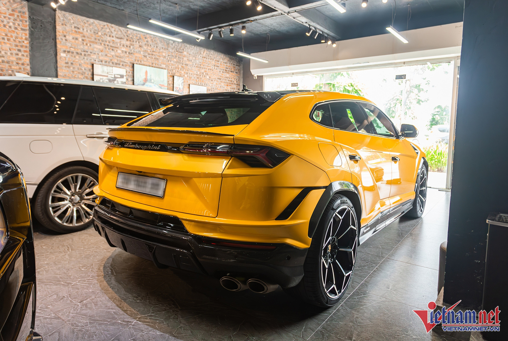 W-urus performante 2 copy.jpg