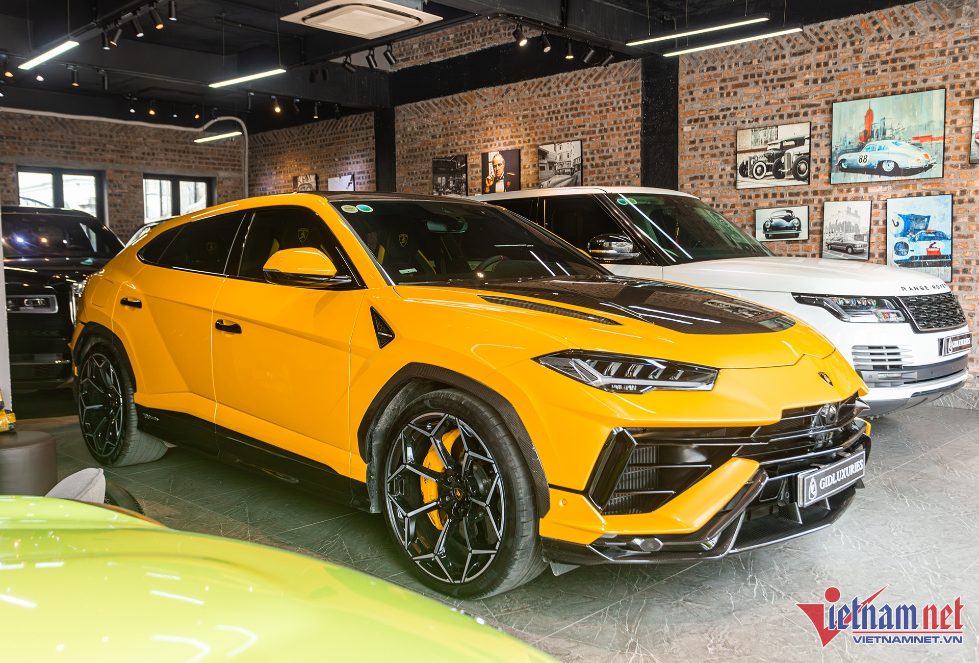 W-urus performante 3 copy.jpg