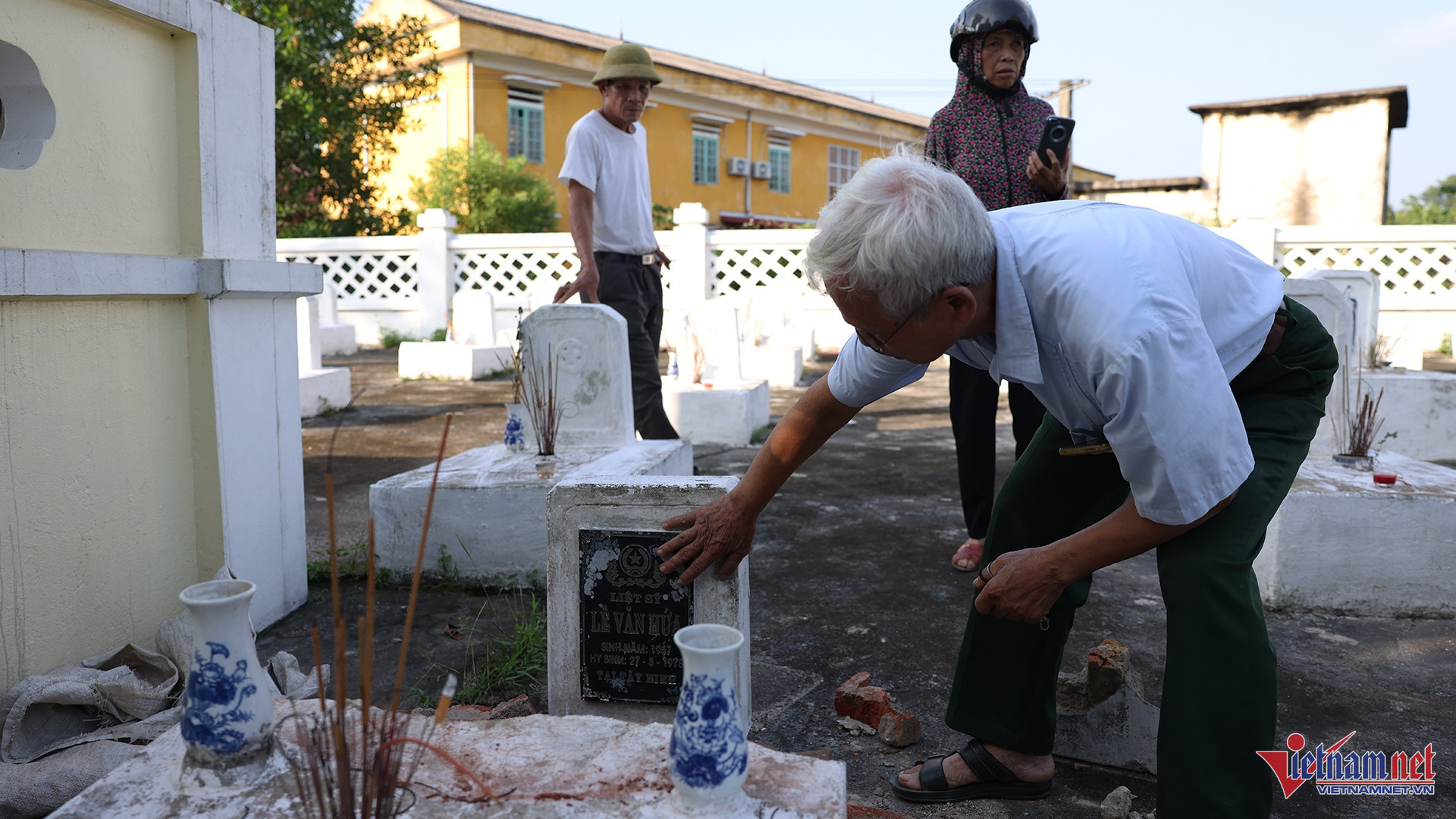 W-nghia trang 13.jpg