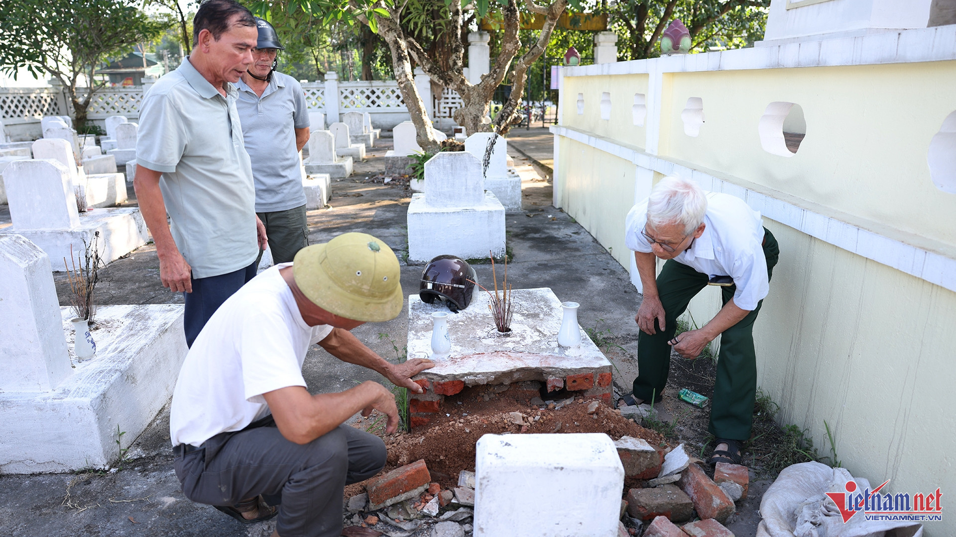 W-nghia trang 10.jpg