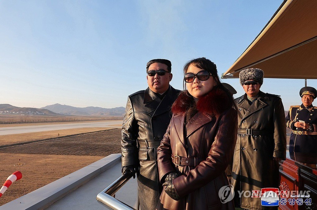 kim-jong-un-watching-a-demonstra.jpg