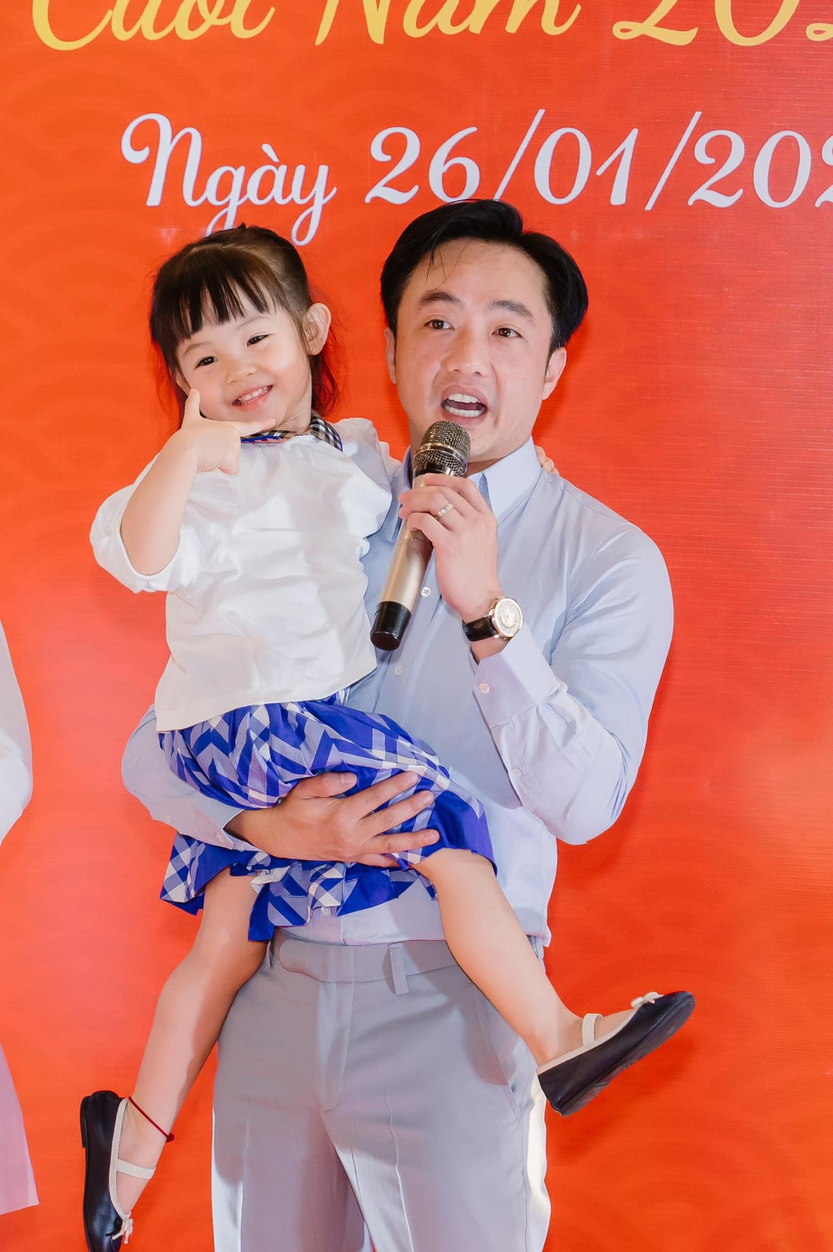 Quý tử 2 tuổi nhà Cường Đô La  Đàm Thu Trang sướng từ bé dát hàng hiệu không kém chị