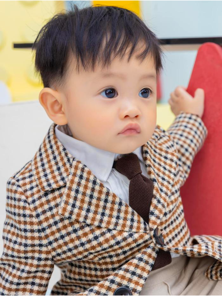 Quý tử 2 tuổi nhà Cường Đô La  Đàm Thu Trang sướng từ bé dát hàng hiệu không kém chị