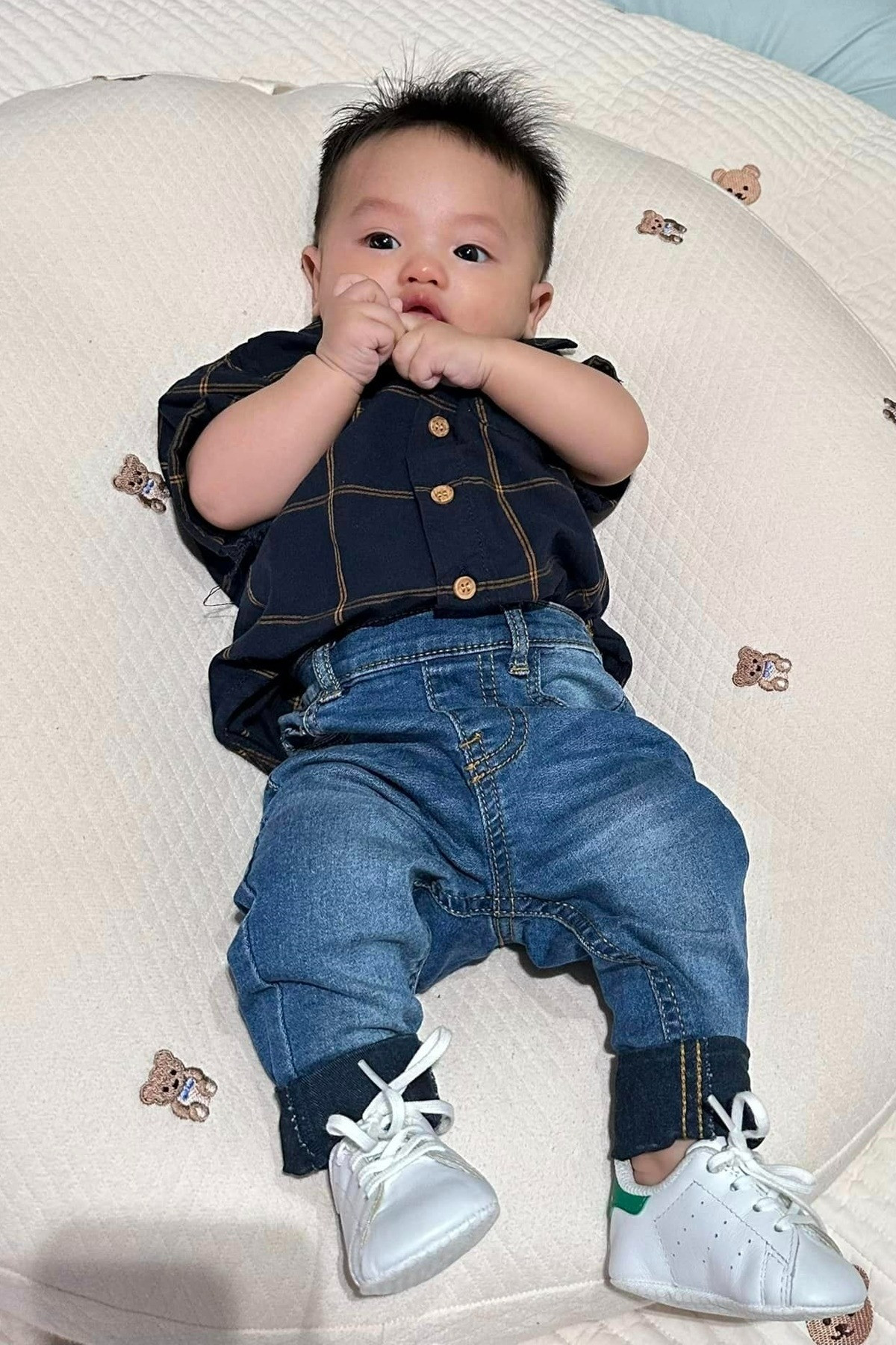 Quý tử 2 tuổi nhà Cường Đô La  Đàm Thu Trang sướng từ bé dát hàng hiệu không kém chị