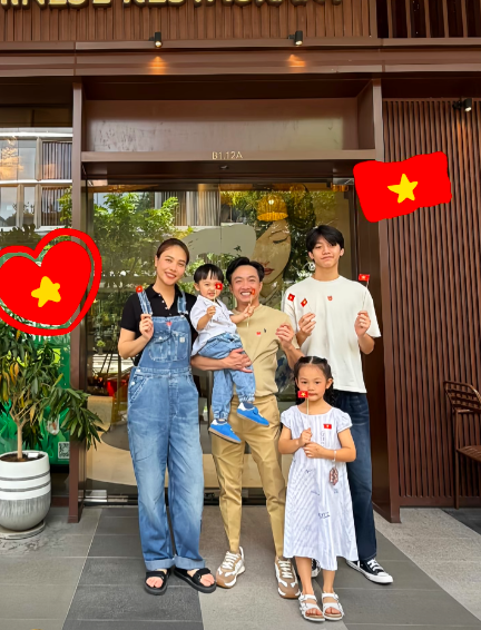 Quý tử 2 tuổi nhà Cường Đô La  Đàm Thu Trang sướng từ bé dát hàng hiệu không kém chị