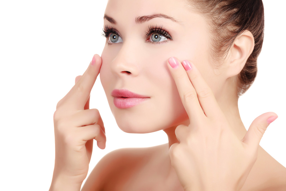 Bí quyết massage mặt tại nhà giúp da đàn hồi, làm chậm quá trình lão hóa - Ảnh 2.