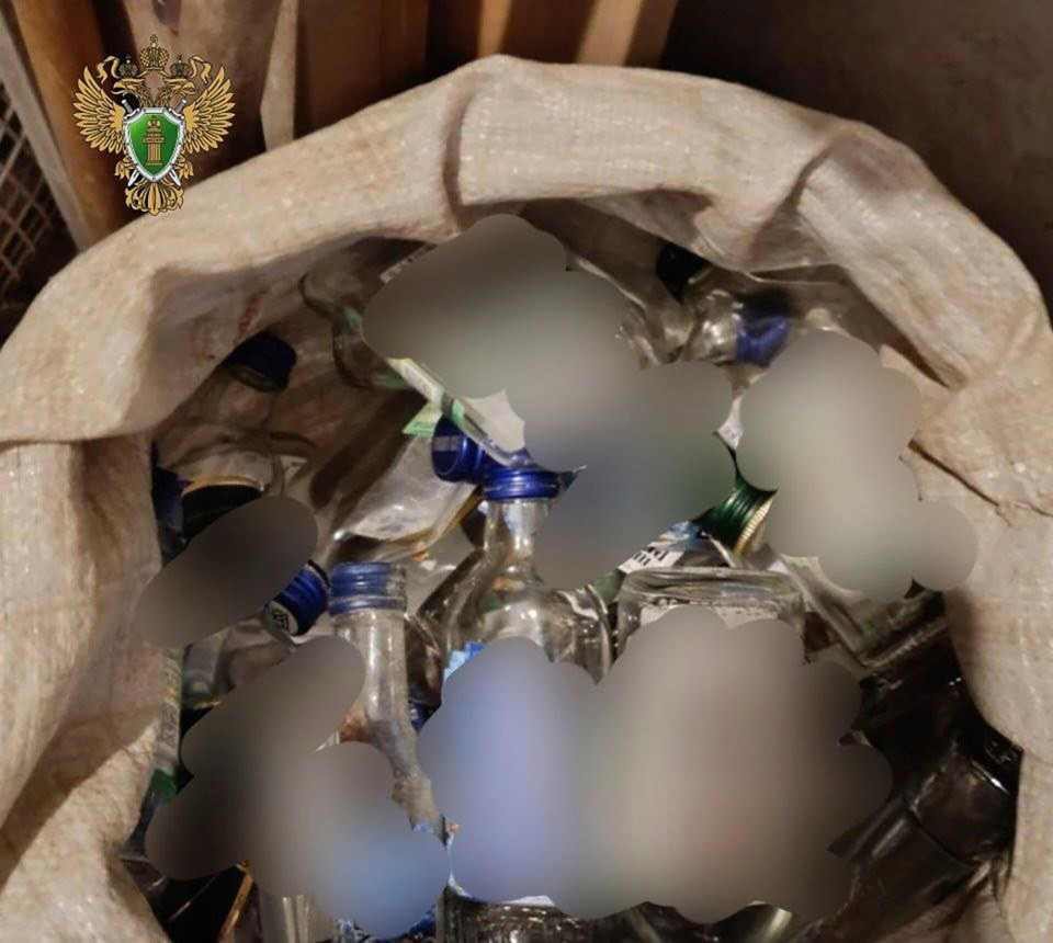 Ít nhất 25 người tử vong sau khi uống chai rượu 1 đô la - Ảnh 1.