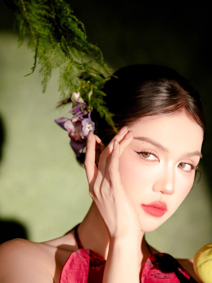 Ngọc Trinh xinh đẹp trong áo yếm lụa đào , phong cách thời trang nổi bật - Ảnh 8.