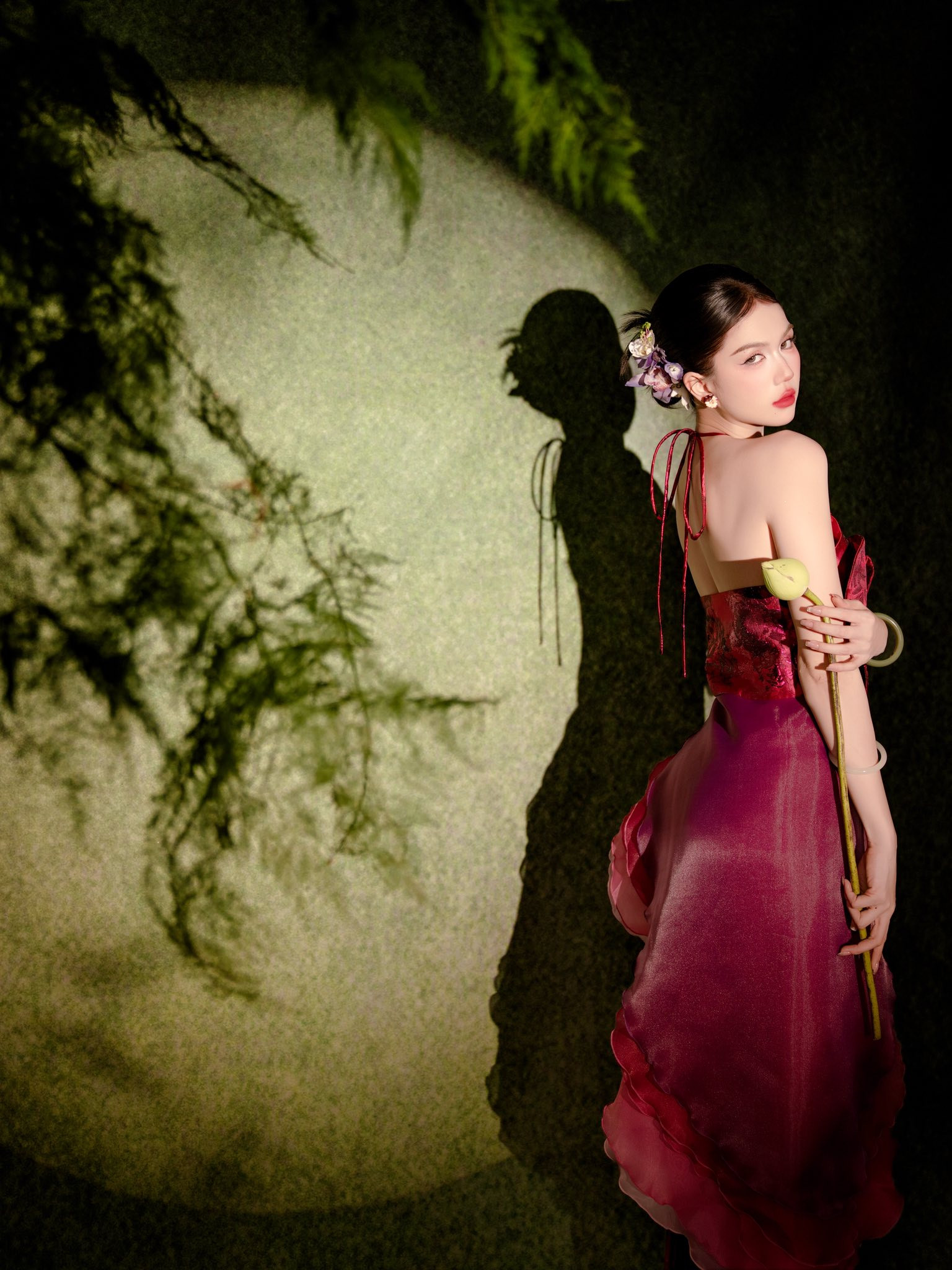 Ngọc Trinh xinh đẹp trong áo yếm lụa đào , phong cách thời trang nổi bật - Ảnh 10.