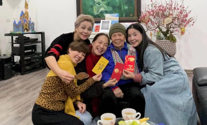 NSND Phạm Thị Thành luôn khiến các thế hệ nghệ sĩ đàn em kính nể.