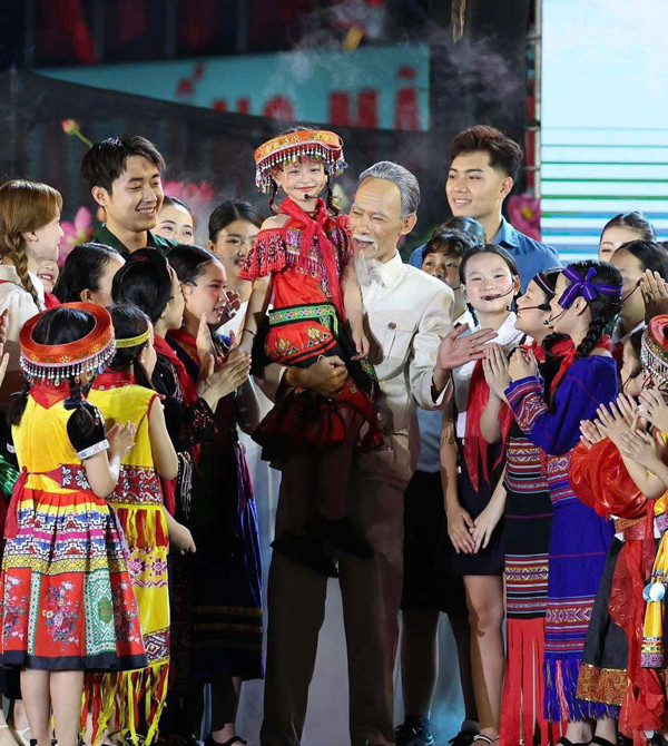 Thân thế bé gái hát cùng Mỹ Tâm Quảng trường Ba Đình sáng 2/9  - Ảnh 4.