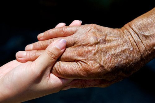 Nỗi bi thương của cặp vợ chồng già dịp Vu Lan báo hiếu- Ảnh 1.