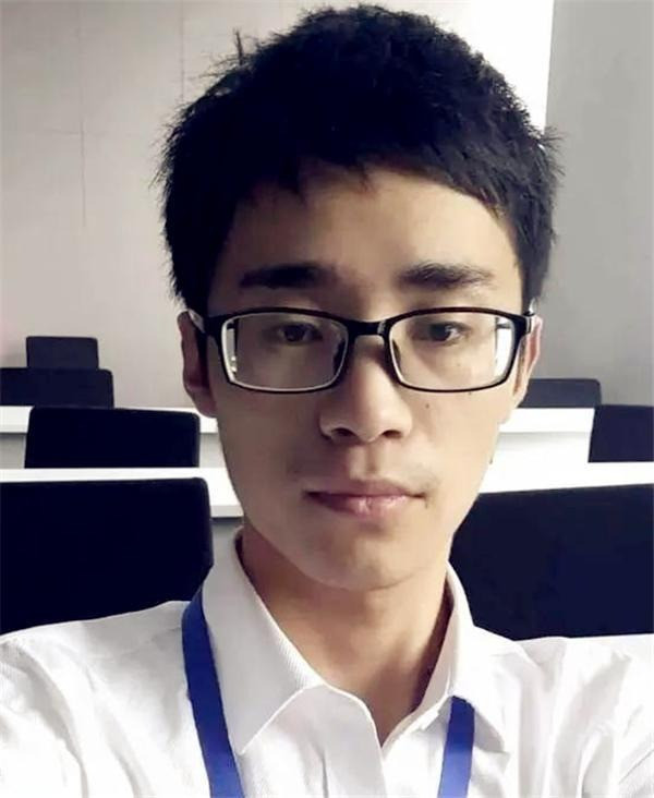 Ra đi khi tuổi đời còn quá trẻ, chàng trai khiến cha mẹ bật khóc trước sự thật về 5 thẻ ngân hàng - Ảnh 1.