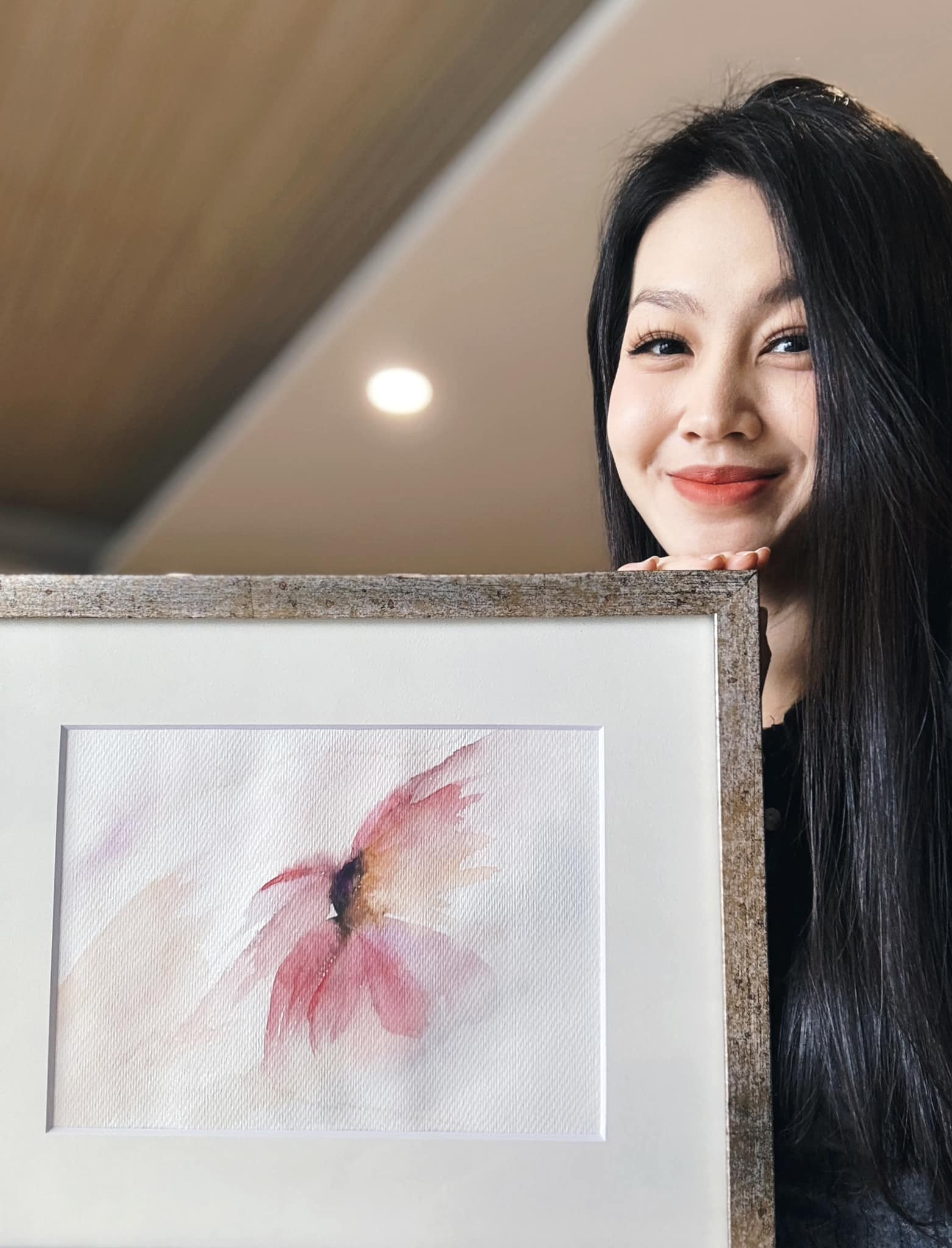 Sắc vóc nữ biên tập viên dẫn truyền hình trực tiếp lễ diễu binh, diễu hành A80 - Ảnh 8.