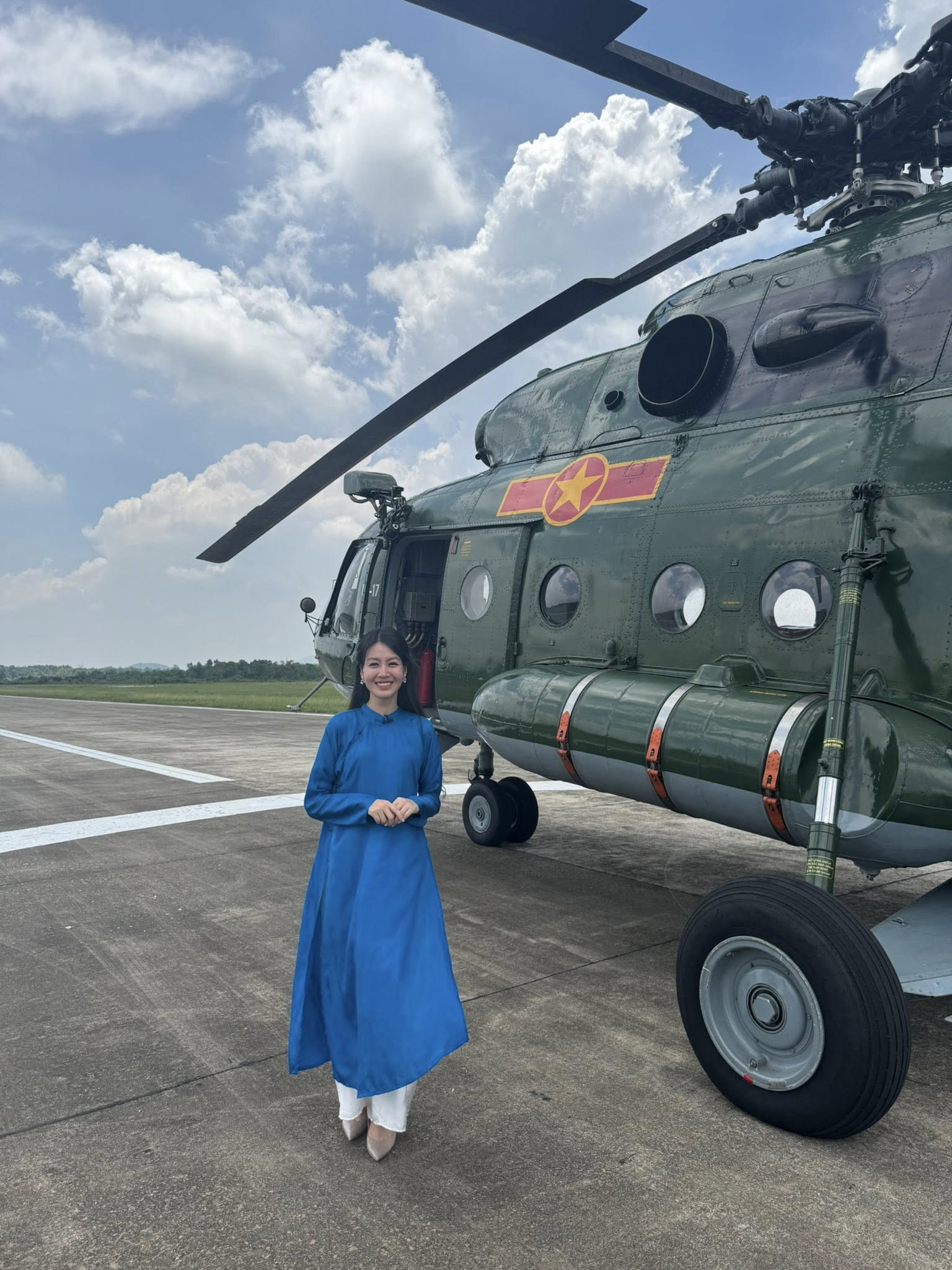 Sắc vóc nữ biên tập viên dẫn truyền hình trực tiếp lễ diễu binh, diễu hành A80 - Ảnh 4.