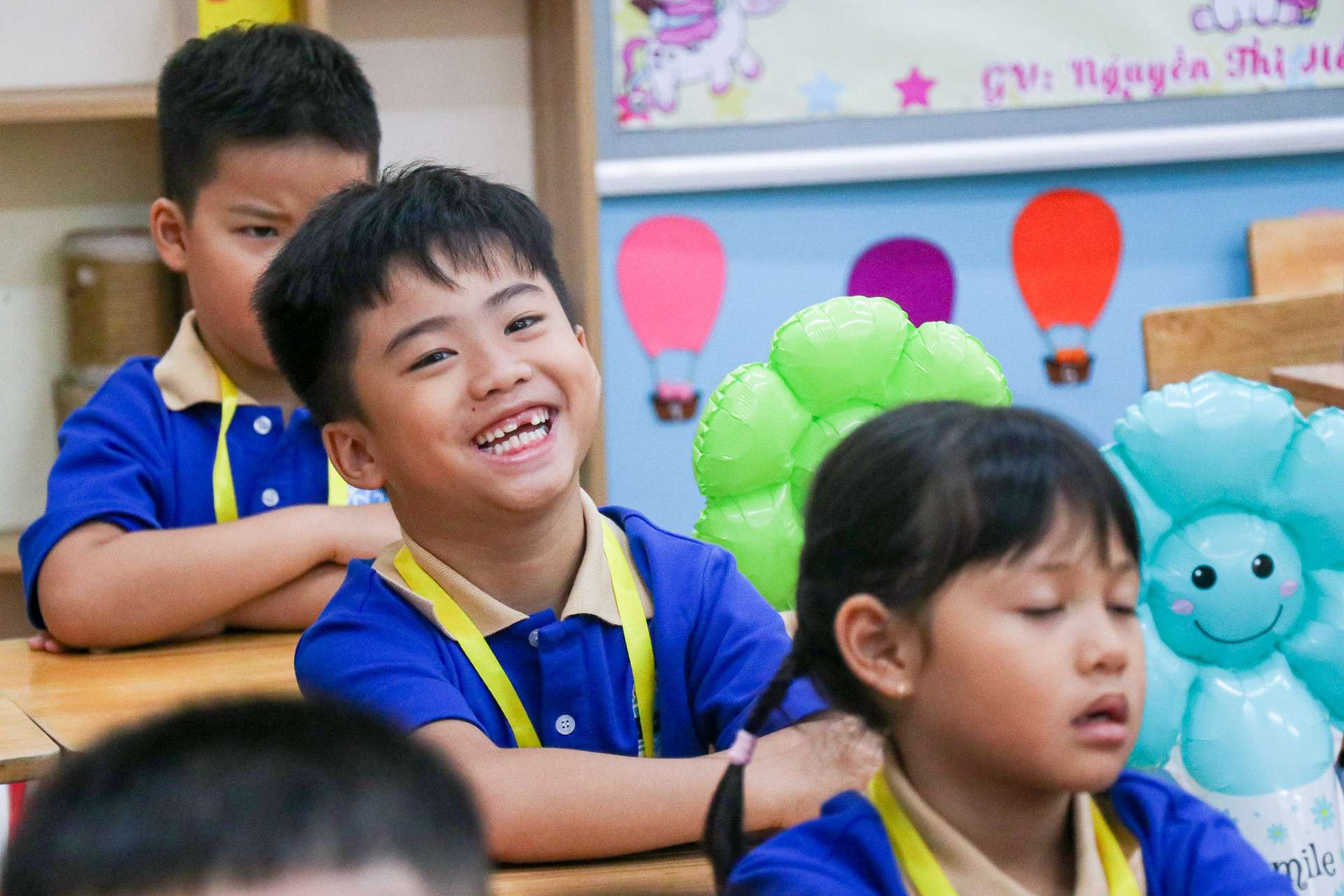 học sinh lớp 1-4.jpg