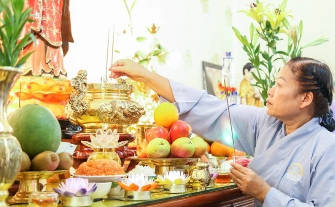 Thứ tự cúng Rằm tháng 7, cúng ngày 14 hay chính Rằm mới chuẩn, mâm cúng nghèo thì có phải là thiếu lễ?- Ảnh 2.