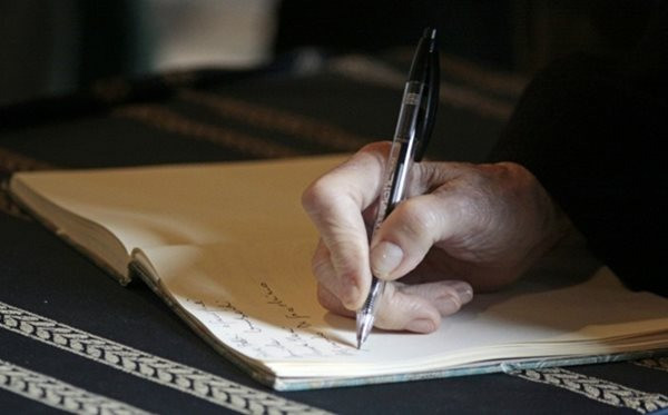 15 năm chăm sóc bố chồng, ngày ông mất di chúc thừa kế khiến con dâu ngỡ ngàng - Ảnh 1.