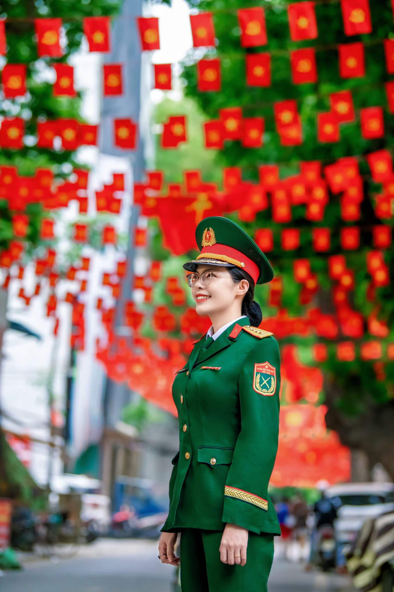 Chân dung chị gái quân nhân của Á hậu Châu Anh - Ảnh 6.