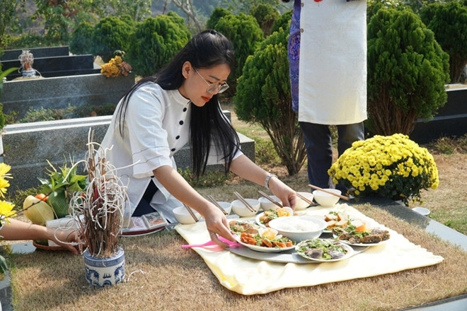 Dịch vụ cúng online tiền triệu đắt khách mùa Vu lan