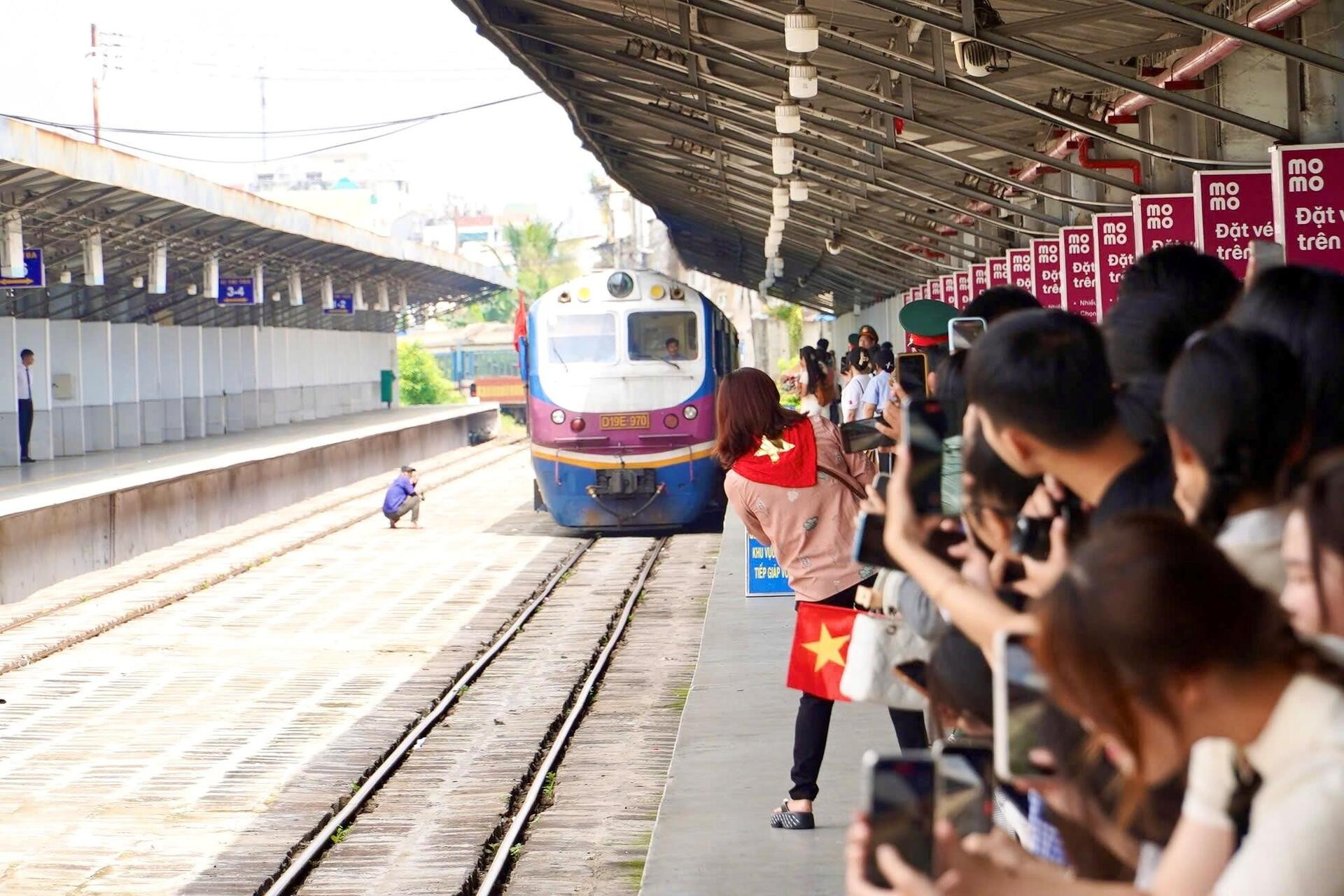 Đoàn chiến sĩ hoàn thành nhiệm vụ A80 trở về TP.HCM trong vòng tay người dân - 1