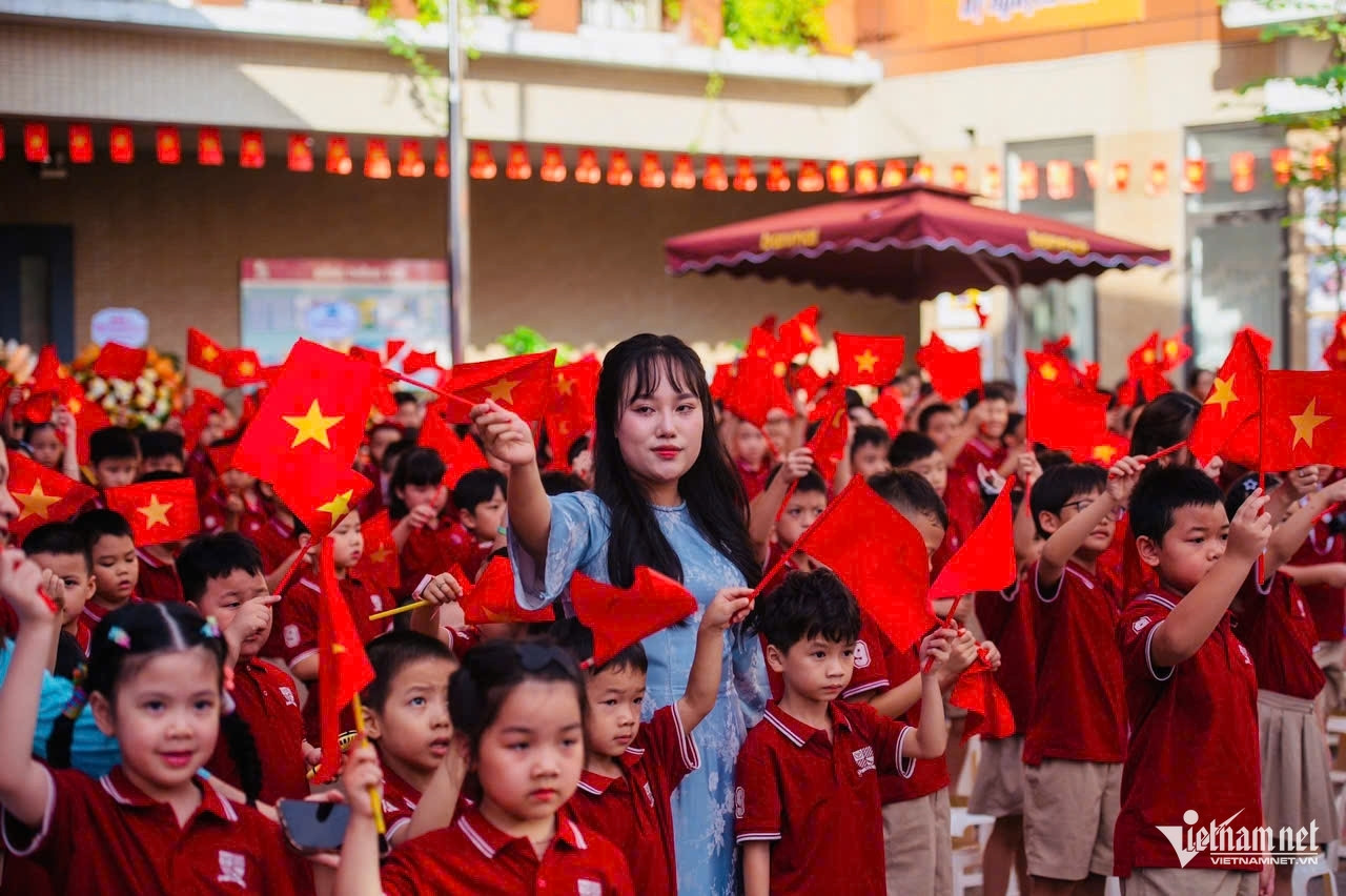 W-anh bia khai giang.jpg