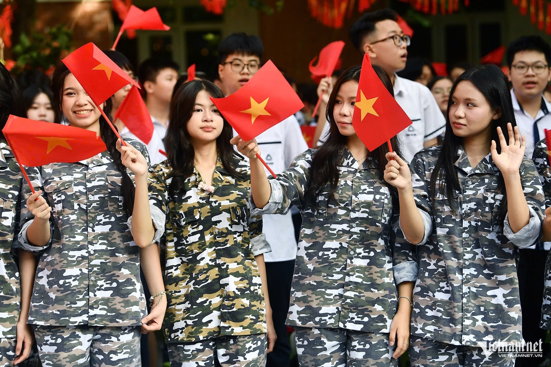 W-luong the vinh khai giang 102.jpg