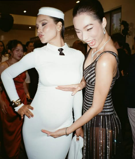 Sao nữ Vbiz vừa công khai có thai Bế bầu đi sự kiện style ngoài đời cũng chất phát ngất