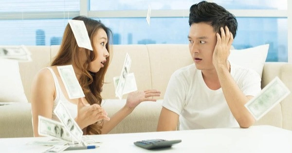 Ngày đêm 'cày cuốc' trả nợ, vợ nói 1 câu khiến chồng chết sững  - Ảnh 1.