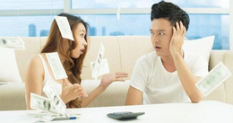 Ngày đêm 'cày cuốc' trả nợ, vợ nói 1 câu khiến chồng chết sững - Ảnh 1.