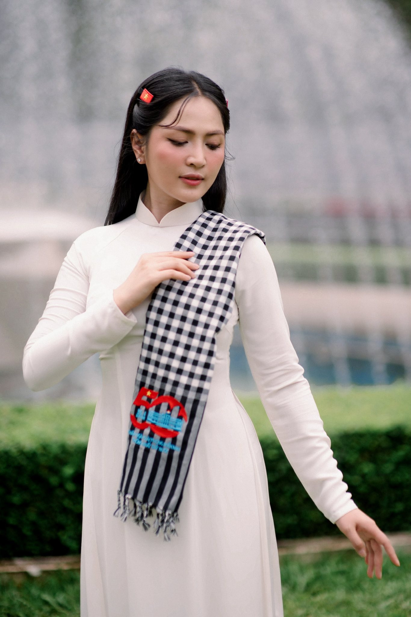 Vẻ đẹp giản dị của Duyên Quỳnh 'Viết tiếp câu chuyện hòa bình' - Ảnh 8.