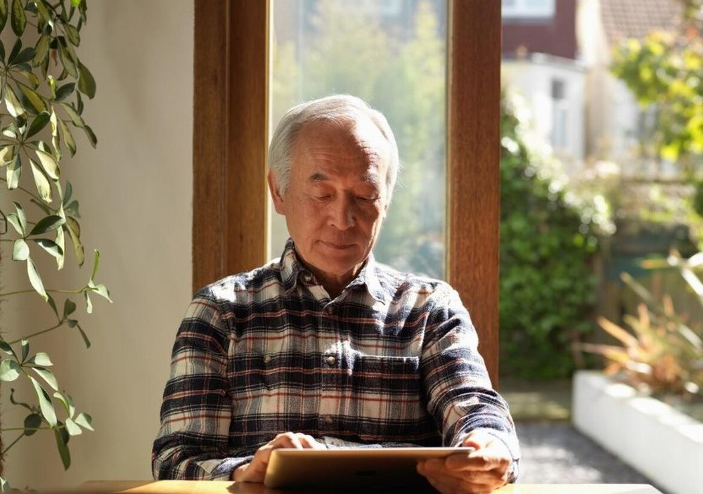 Chú tôi sống cô đơn trong viện dưỡng lão dù có ba con trai và món quà bất ngờ cho cháu ruột - Ảnh 1.