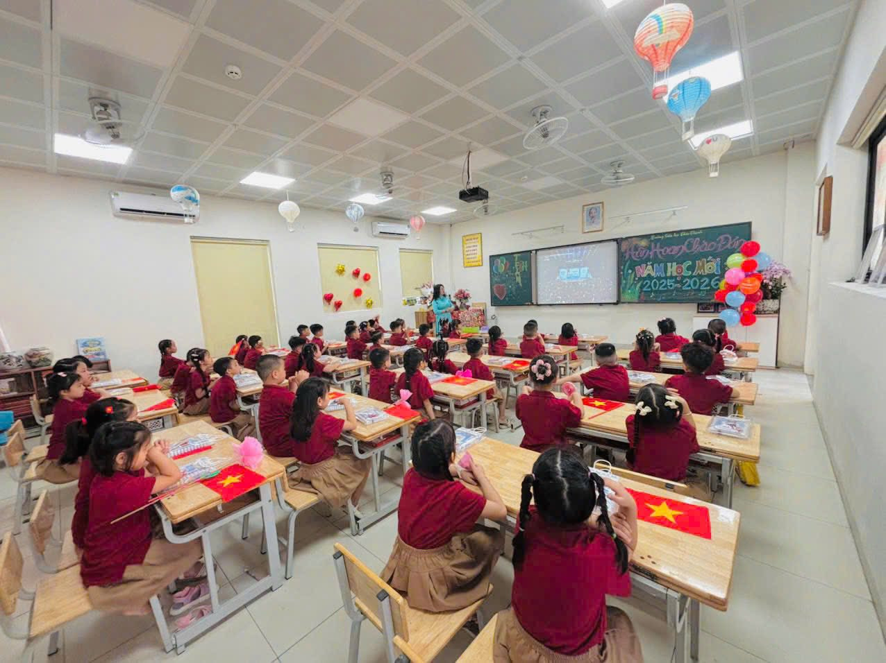 hoc sinh tieu hoc.jpg