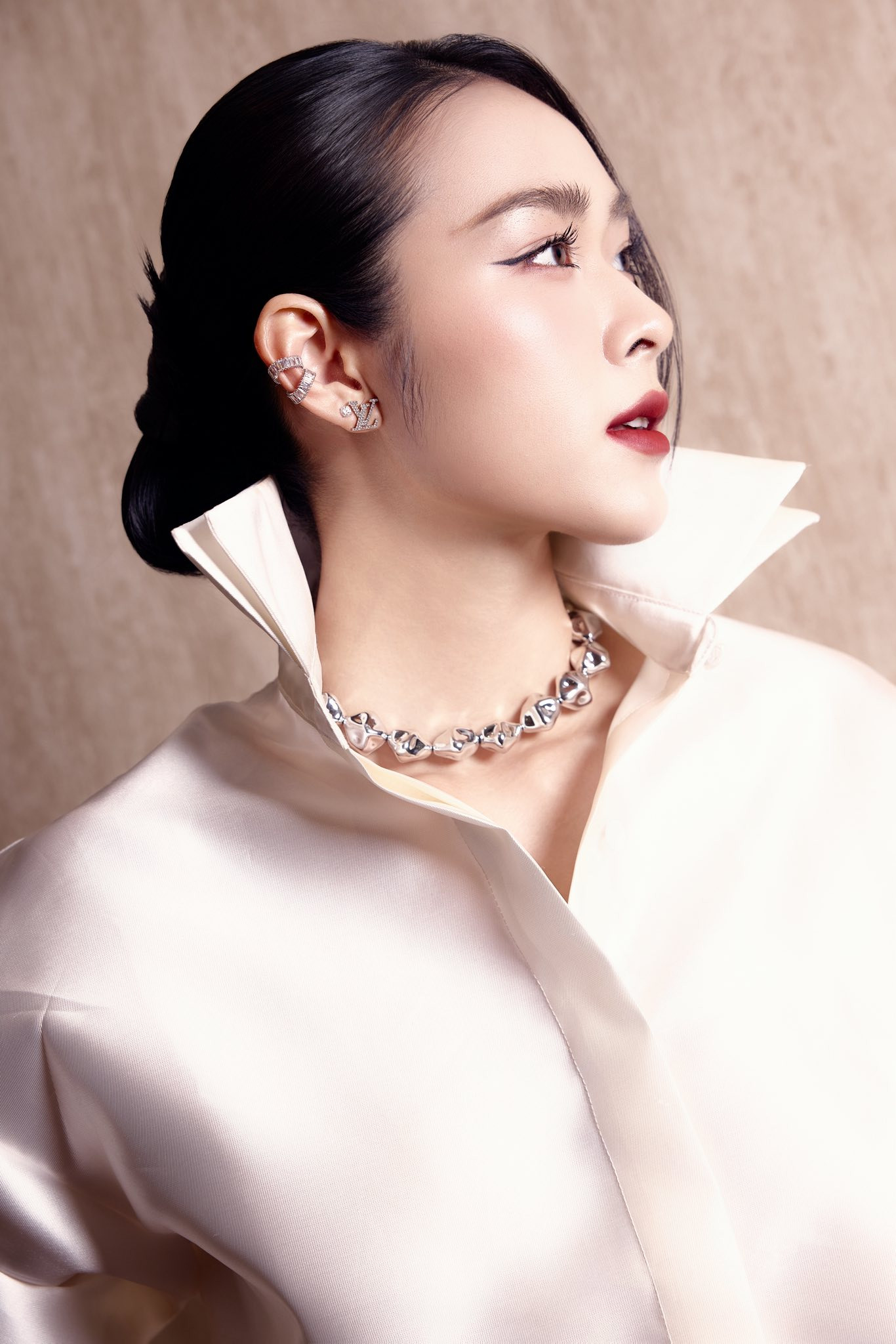 Sắc vóc đời thực của mỹ nhân 9X có 'vía' phim doanh thu trăm tỷ  - Ảnh 9.