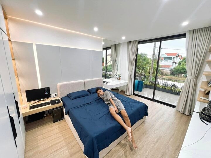 Trần Tiểu Vy mua nhà mặt phố tặng bố mẹ: Hành trình báo hiếu đầy ý nghĩa - Ảnh 11.