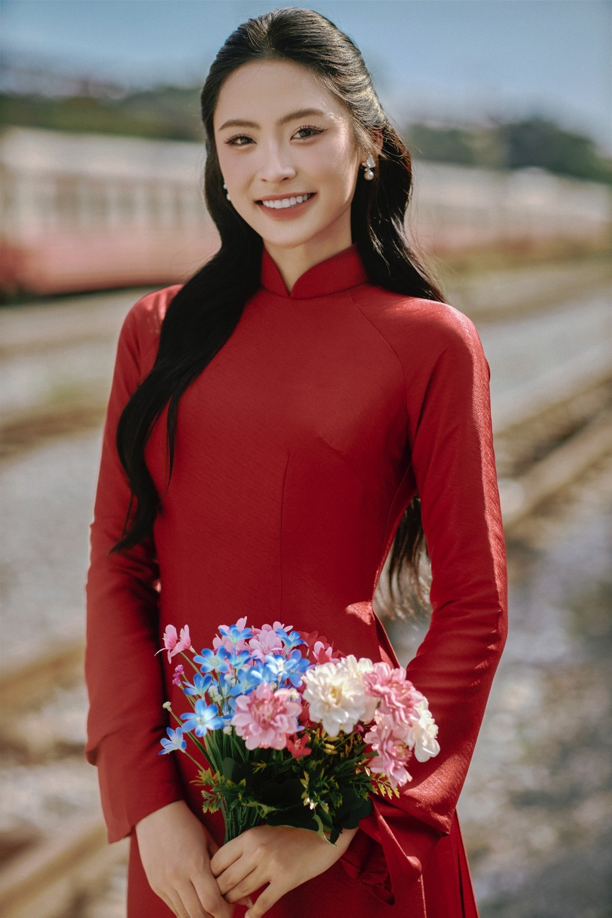 van-nhi.jpg