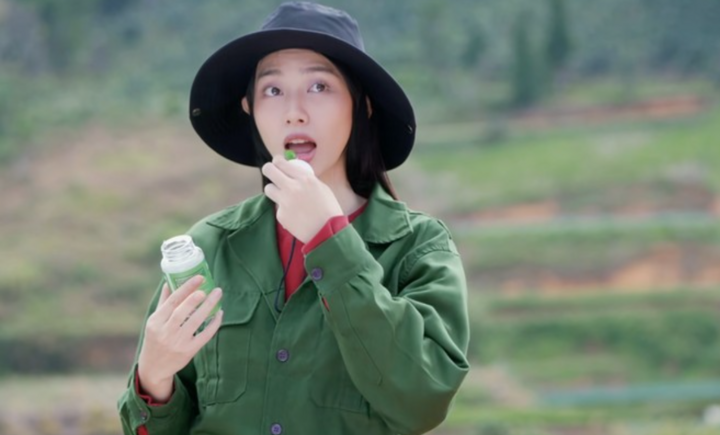 Hoa hậu Thuỳ Tiên trong clip quảng cáo kẹo Kera.