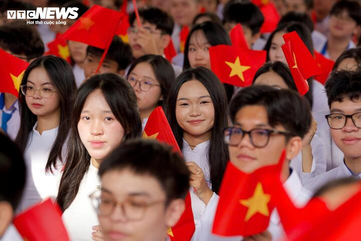 Ngoài 14 nhóm học sinh, sinh viên được miễn học phí, Chính phủ quy định một số nhóm khác được giảm từ 50-70%. (Ảnh minh hoạ)