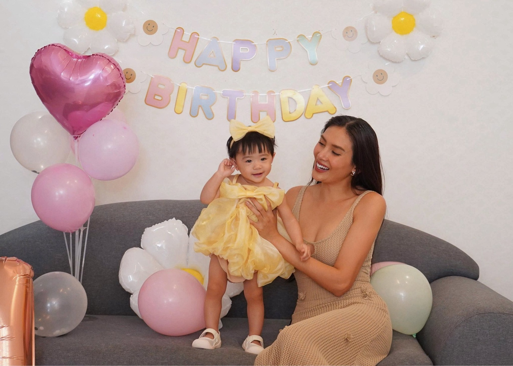 Võ Hoàng Yến tổ chức tiệc thôi nôi cho con gái