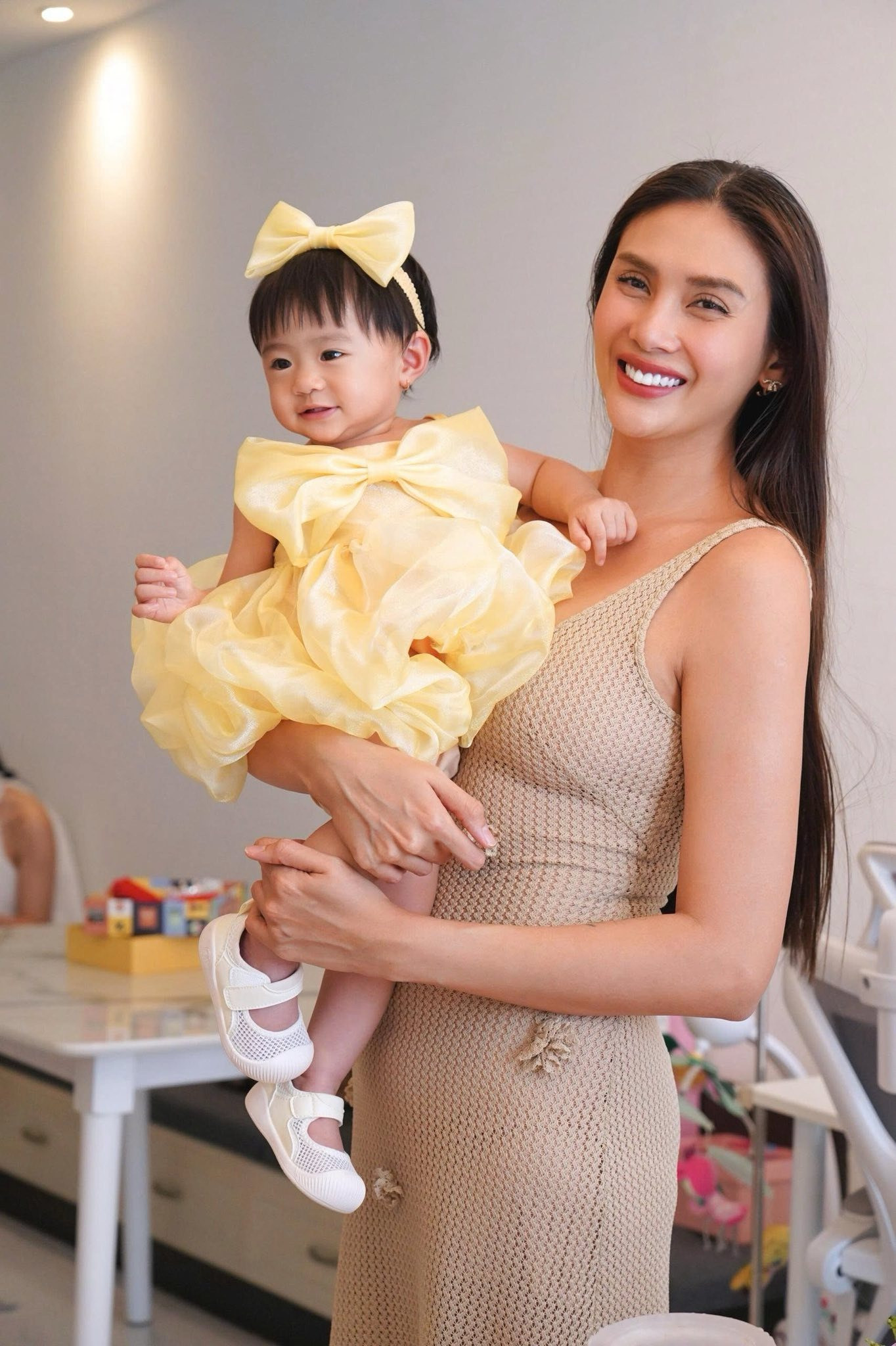 Võ Hoàng Yến tổ chức tiệc thôi nôi cho con gái