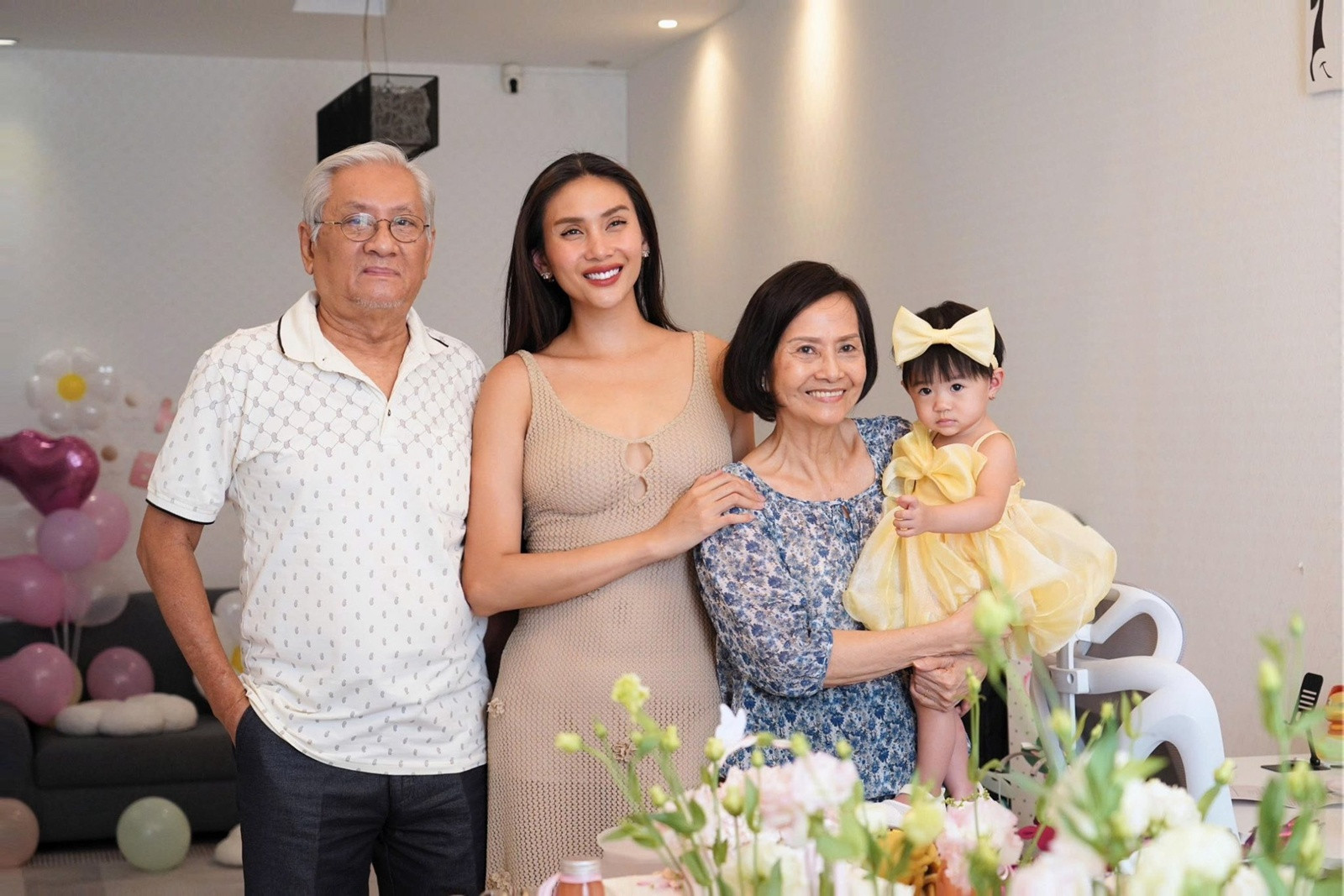 Võ Hoàng Yến tổ chức tiệc thôi nôi cho con gái