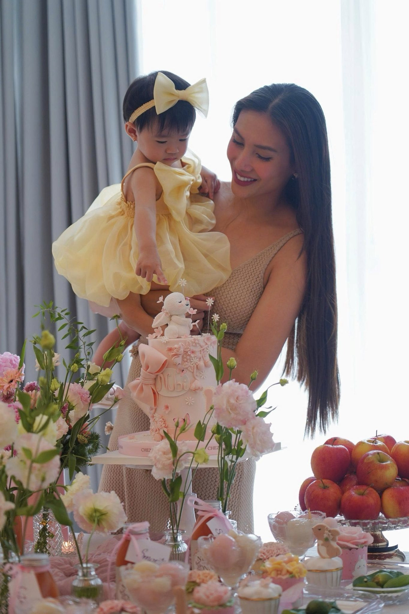 Võ Hoàng Yến tổ chức tiệc thôi nôi cho con gái