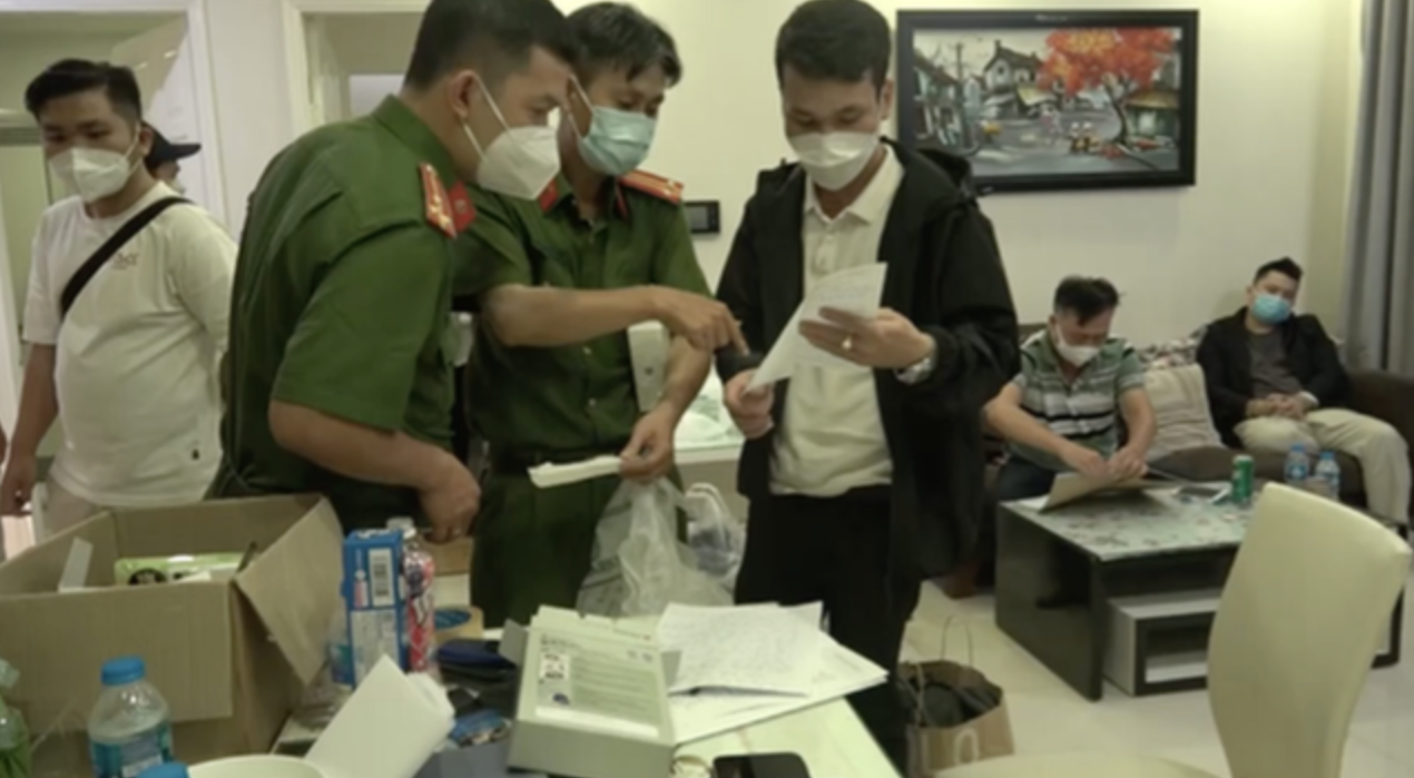 Công an TP HCM khuyến cáo thủ đoạn lừa đảo mới, chiếm quyền điện thoại - Ảnh 1.