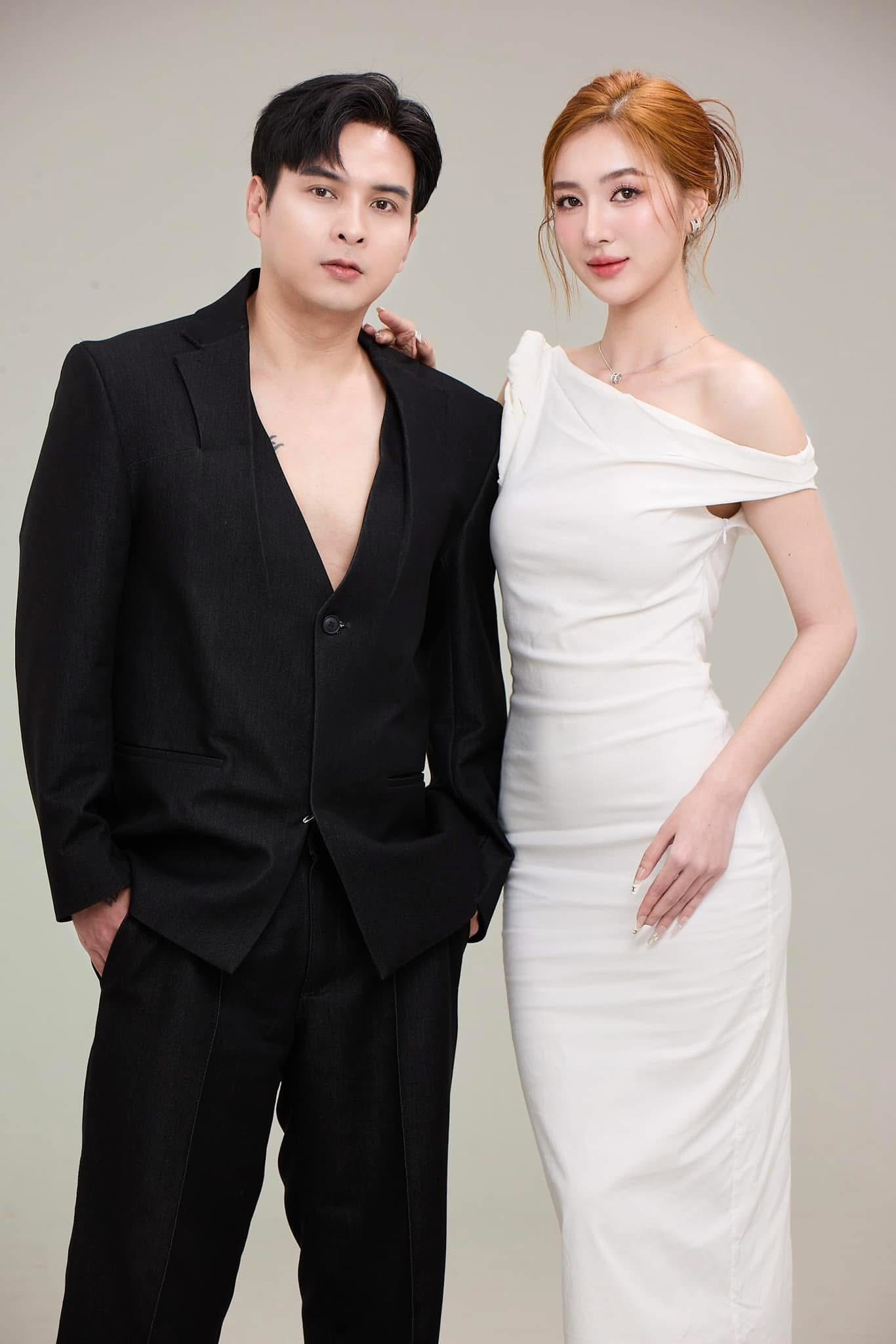 Lộ thiệp cưới của Hồ Quang Hiếu và bà xã một chi tiết gây tranh cãi