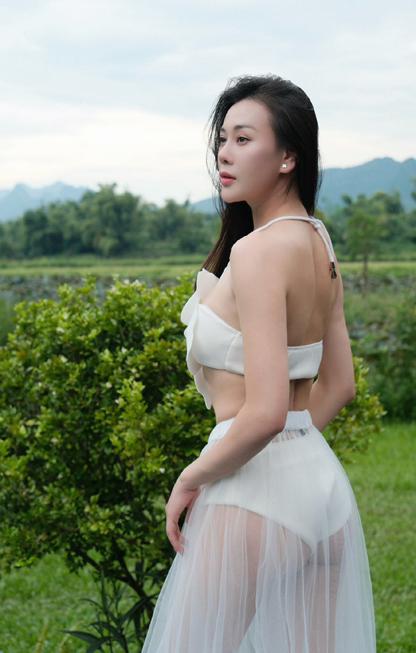 Nhan sắc Phương Oanh từ hậu trường phim đến lúc về nhà nấu ăn trong bếp - Ảnh 8.