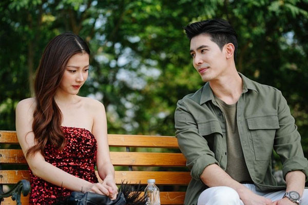 Tặng bánh Trung thu cho đối tác tôi phát hiện bí mật động trời của chồng