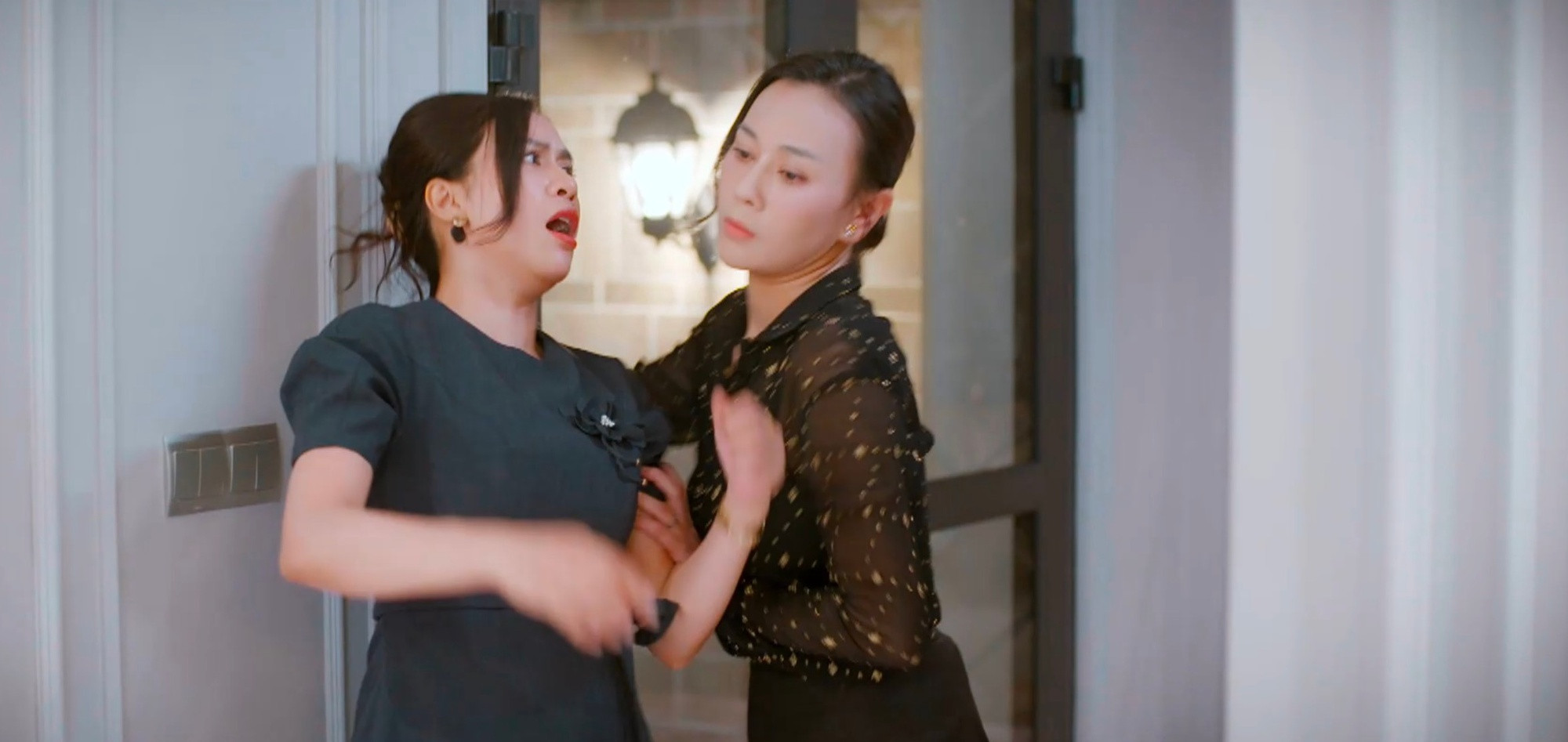 Phương Oanh gây ấn tượng mạnh với màn trả đũa trong ' Gió ngang khoảng trời xanh ' - Ảnh 3.